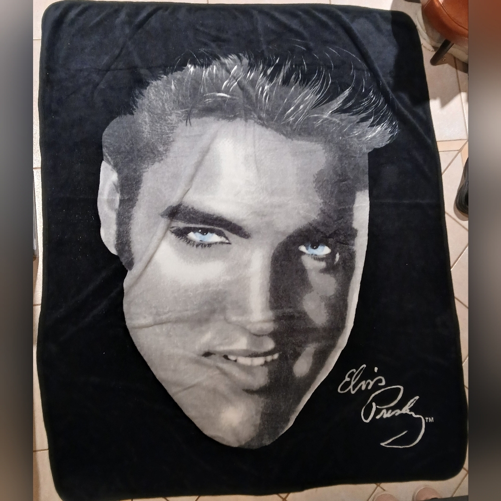 Elvis Presley Plush Throw Black Blanket Portrait Signature Blue Eyes